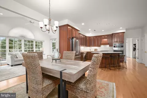Dining - 9912 Doubletree Ct, Potomac, MD 20854 photo 2 of 2