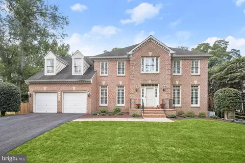 9912 Doubletree Ct, Potomac, MD 20854