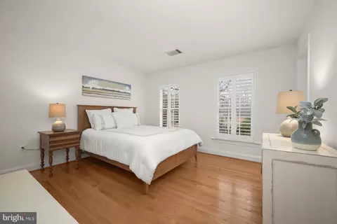 Bedroom - 9912 Doubletree Ct, Potomac, MD 20854 photo 3 of 5