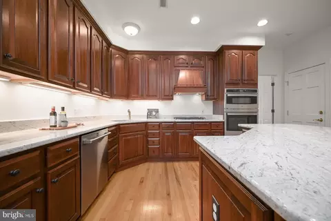 Kitchen - 9912 Doubletree Ct, Potomac, MD 20854 photo 2 of 2
