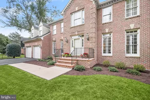 Exterior - 9912 Doubletree Ct, Potomac, MD 20854 photo 2 of 12