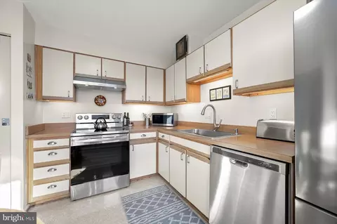 Kitchen - 15107 Interlachen Dr #2-725, Silver Spring, MD 20906 photo 1 of 2