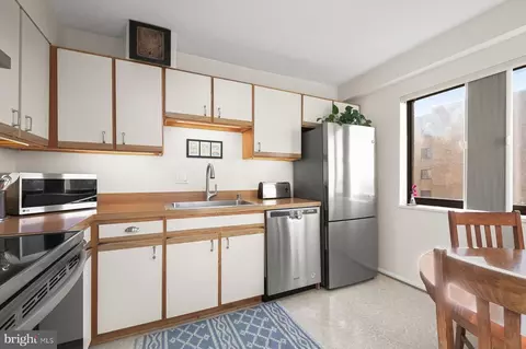 Kitchen - 15107 Interlachen Dr #2-725, Silver Spring, MD 20906 photo 2 of 2