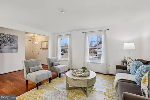 Living - 9904 Durango Dr, Damascus, MD 20872 photo 1 of 2