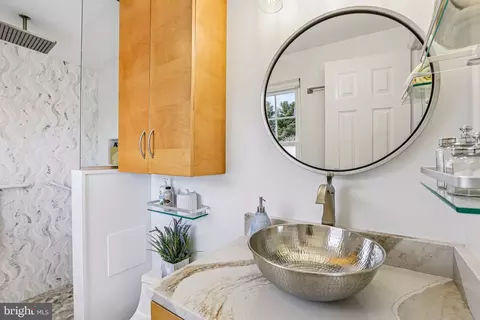 Bath - 9904 Durango Dr, Damascus, MD 20872 photo 3 of 6
