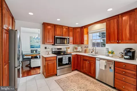 Kitchen - 9904 Durango Dr, Damascus, MD 20872 photo 2 of 3