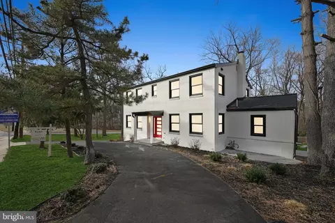 9200 Cedar Ln, Bethesda, MD 20814