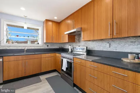 Kitchen - 9632 Cottrell Ter, Silver Spring, MD 20903 photo 2 of 7