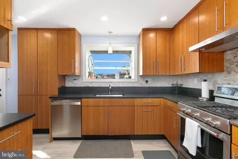 Kitchen - 9632 Cottrell Ter, Silver Spring, MD 20903 photo 4 of 7