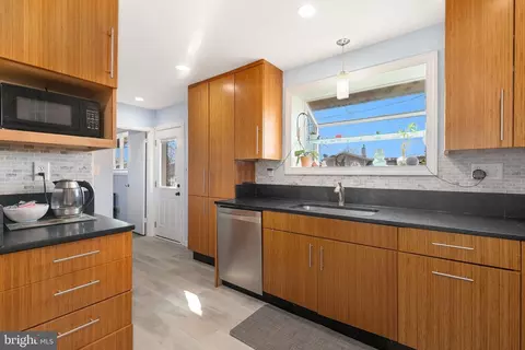 Kitchen - 9632 Cottrell Ter, Silver Spring, MD 20903 photo 3 of 7
