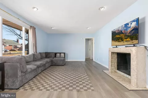 Living - 9632 Cottrell Ter, Silver Spring, MD 20903 photo 2 of 4