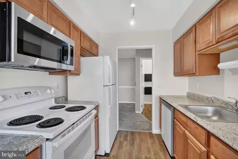 Kitchen - 15320 Pine Orchard Dr #83-C1, Silver Spring, MD 20906 photo 2 of 2