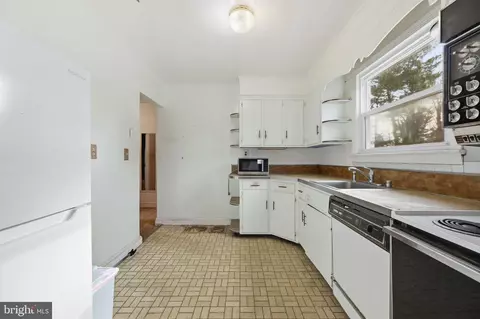 703 Northwest Dr, Silver Spring, MD 20901 photo 6