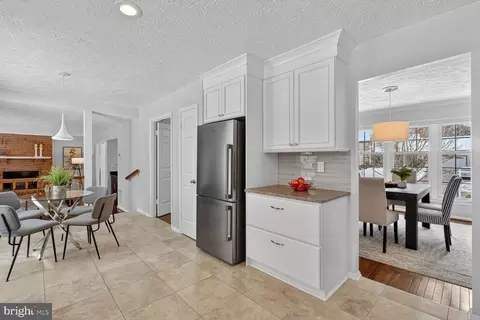 Kitchen - 2703 Belle Crest Ln, Silver Spring, MD 20906 photo 4 of 5