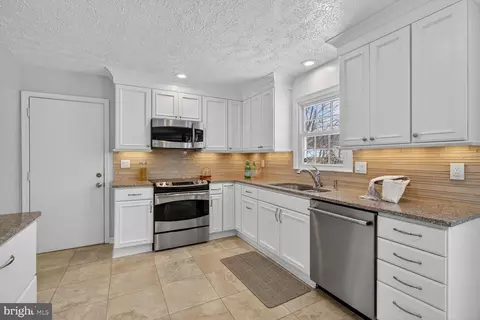 Kitchen - 2703 Belle Crest Ln, Silver Spring, MD 20906 photo 2 of 5