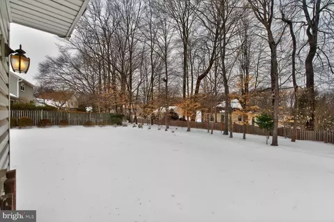 Exterior - 2703 Belle Crest Ln, Silver Spring, MD 20906 photo 2 of 3