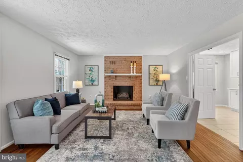 Living - 2703 Belle Crest Ln, Silver Spring, MD 20906 photo 8 of 8