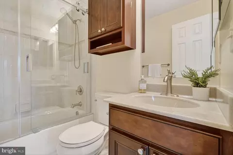 Bath - 2703 Belle Crest Ln, Silver Spring, MD 20906 photo 3 of 4