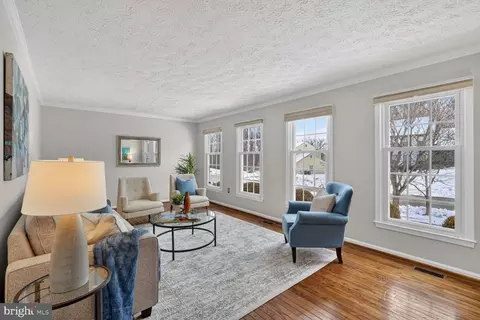 Living - 2703 Belle Crest Ln, Silver Spring, MD 20906 photo 1 of 8