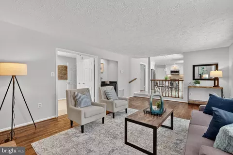 Living - 2703 Belle Crest Ln, Silver Spring, MD 20906 photo 5 of 8