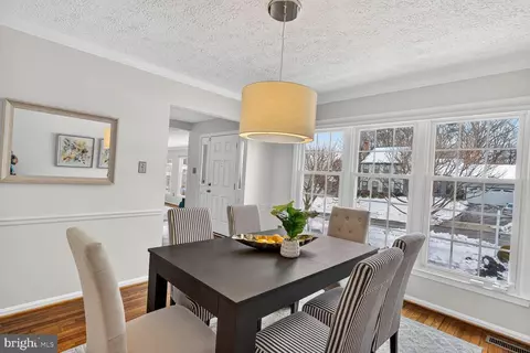 Dining - 2703 Belle Crest Ln, Silver Spring, MD 20906 photo 4 of 4
