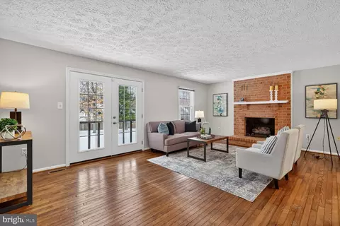 Living - 2703 Belle Crest Ln, Silver Spring, MD 20906 photo 6 of 8