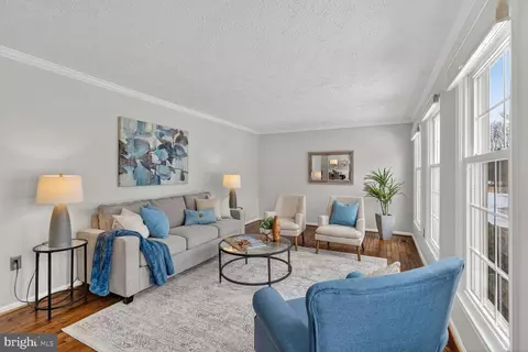 Living - 2703 Belle Crest Ln, Silver Spring, MD 20906 photo 2 of 8