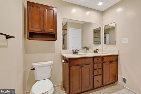 Bath - 2703 Belle Crest Ln, Silver Spring, MD 20906 photo 4 of 4
