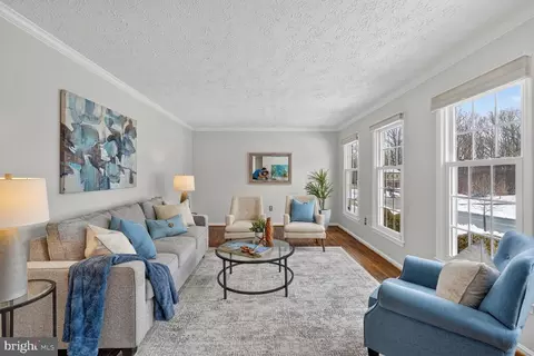 Living - 2703 Belle Crest Ln, Silver Spring, MD 20906 photo 4 of 8