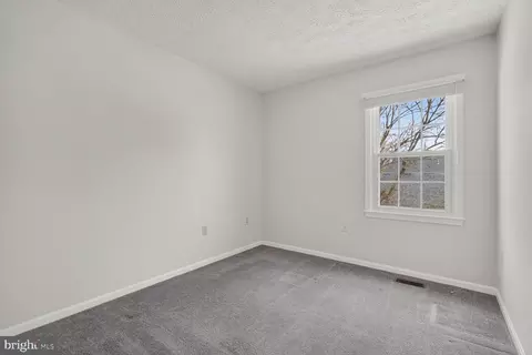 Bedroom - 2703 Belle Crest Ln, Silver Spring, MD 20906 photo 8 of 9