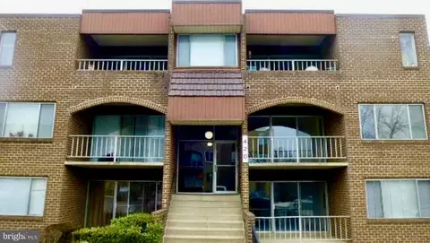 420 Girard St #121, Gaithersburg, MD 20877