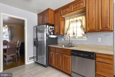 Entry Way - 1408 Chilton Dr, Silver Spring, MD 20904 photo 2 of 3
