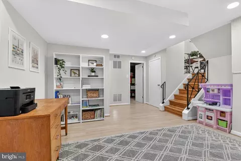 Entry Way - 9914 Grayson Ave, Silver Spring, MD 20901 photo 1 of 2
