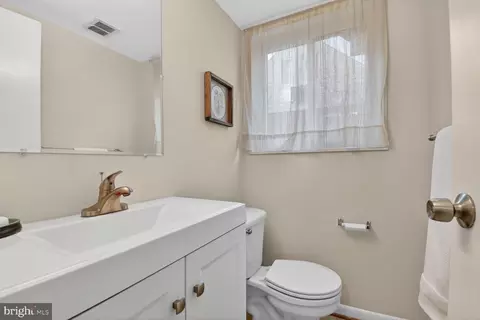 Bath - 9914 Grayson Ave, Silver Spring, MD 20901 photo 3 of 3