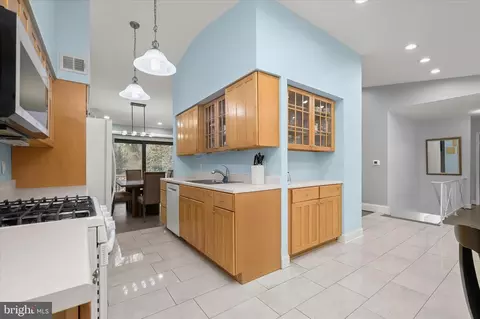 Entry Way - 1116 Tiffany Rd, Silver Spring, MD 20904 photo 5 of 9