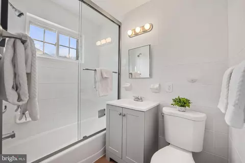 Bath - 1513 Flora Ln, Silver Spring, MD 20910 photo 1 of 3