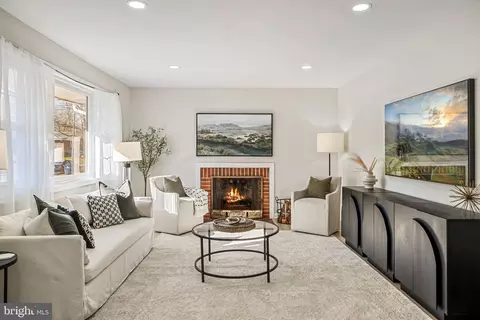 Living - 1513 Flora Ln, Silver Spring, MD 20910 photo 3 of 4