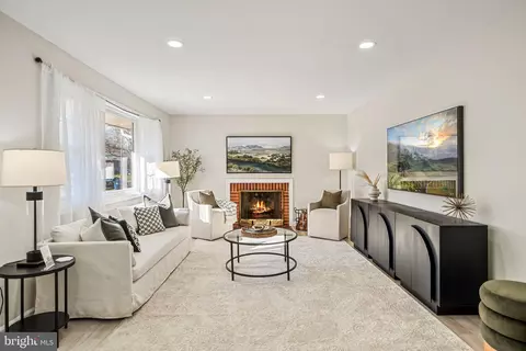 Living - 1513 Flora Ln, Silver Spring, MD 20910 photo 2 of 4