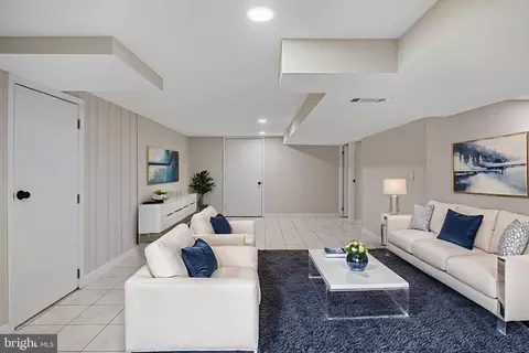 Living - 1513 Flora Ln, Silver Spring, MD 20910 photo 4 of 4