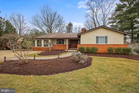 9914 Fernwood Rd, Bethesda, MD 20817