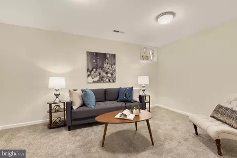 Living - 2038 Derby Ridge Ln #3-5, Silver Spring, MD 20910 photo 3 of 3
