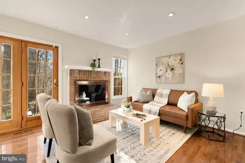 Living - 2038 Derby Ridge Ln #3-5, Silver Spring, MD 20910 photo 1 of 3