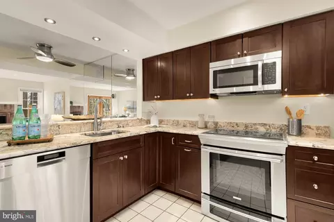 Kitchen - 2038 Derby Ridge Ln #3-5, Silver Spring, MD 20910 photo 1 of 2