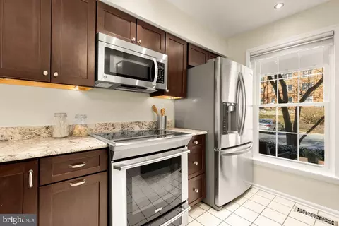 Kitchen - 2038 Derby Ridge Ln #3-5, Silver Spring, MD 20910 photo 2 of 2