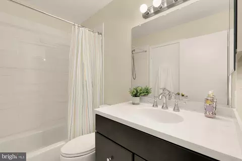 Bath - 2038 Derby Ridge Ln #3-5, Silver Spring, MD 20910 photo 3 of 6