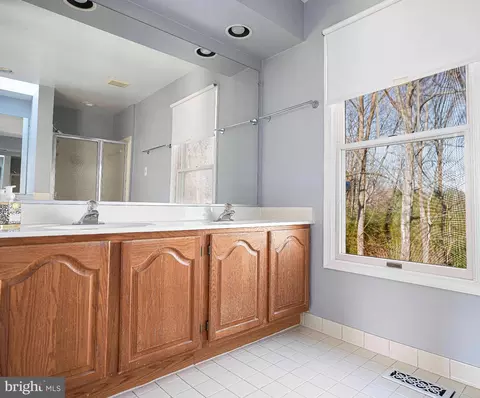 Bath - 644 Symphony Woods Dr, Silver Spring, MD 20901 photo 2 of 4