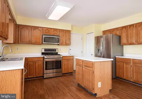 Kitchen - 644 Symphony Woods Dr, Silver Spring, MD 20901 photo 3 of 4