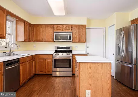 Kitchen - 644 Symphony Woods Dr, Silver Spring, MD 20901 photo 2 of 4