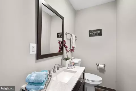 Bath - 14028 Breeze Hill Ln, Silver Spring, MD 20906 photo 2 of 3