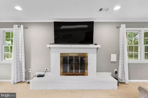 Living - 14028 Breeze Hill Ln, Silver Spring, MD 20906 photo 2 of 2